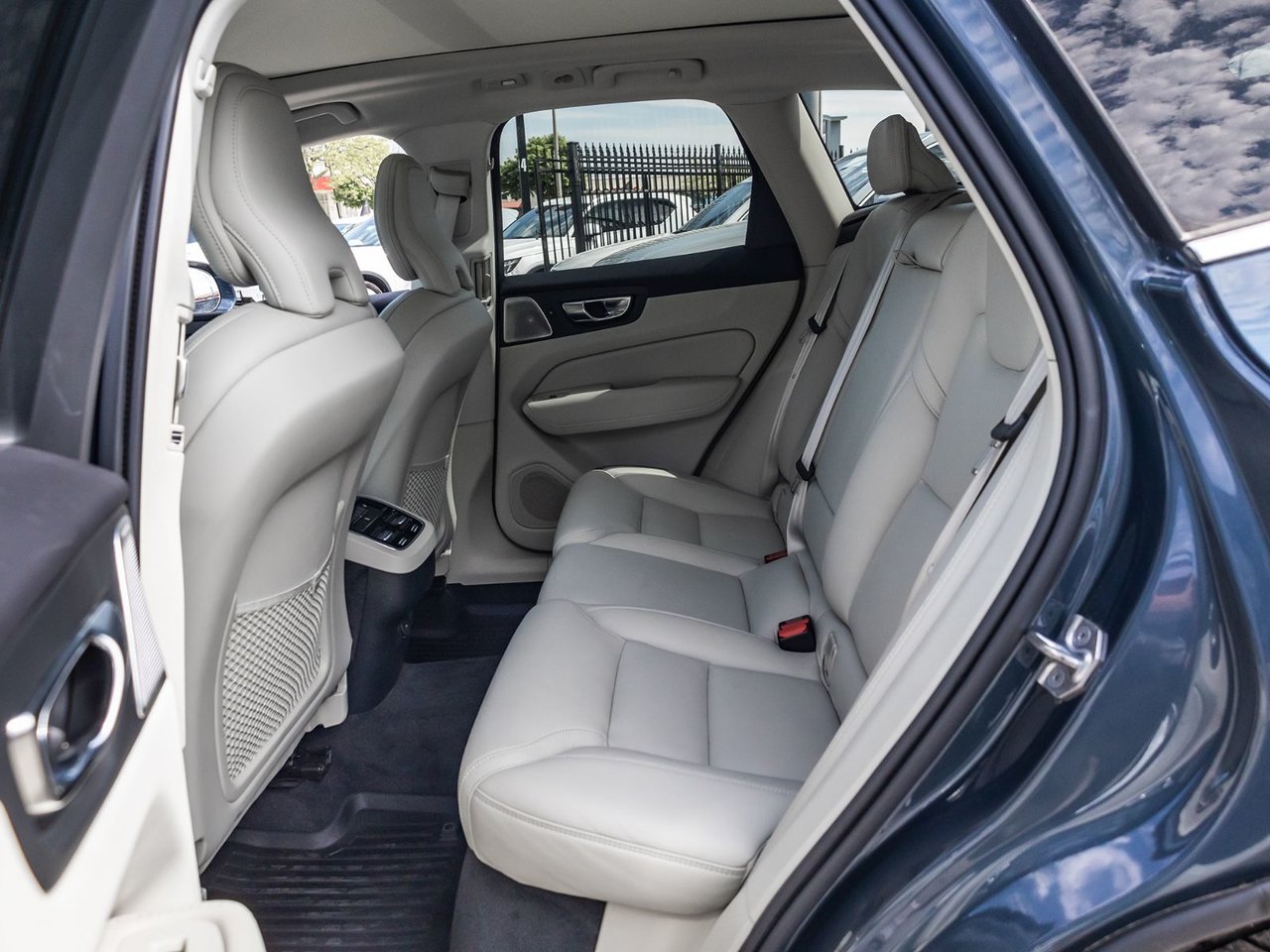 2022 Volvo XC60 Inscription-28