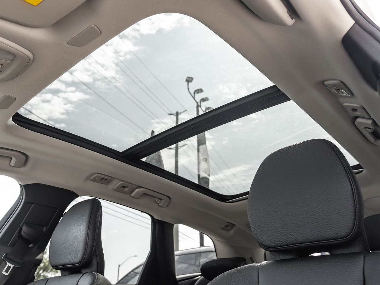 2022 Volvo XC60 Momentum-24
