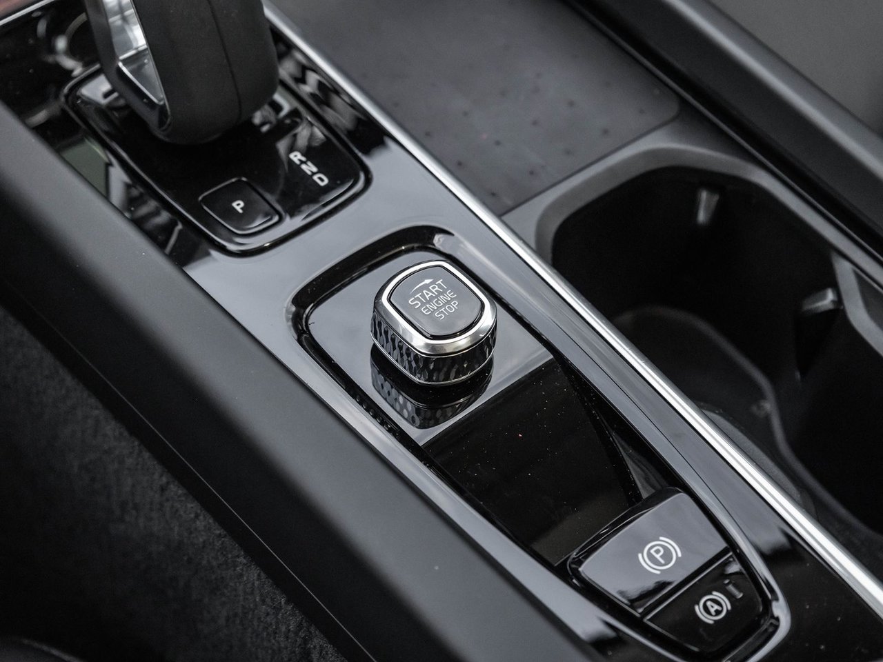 2022 Volvo XC60 Momentum-17