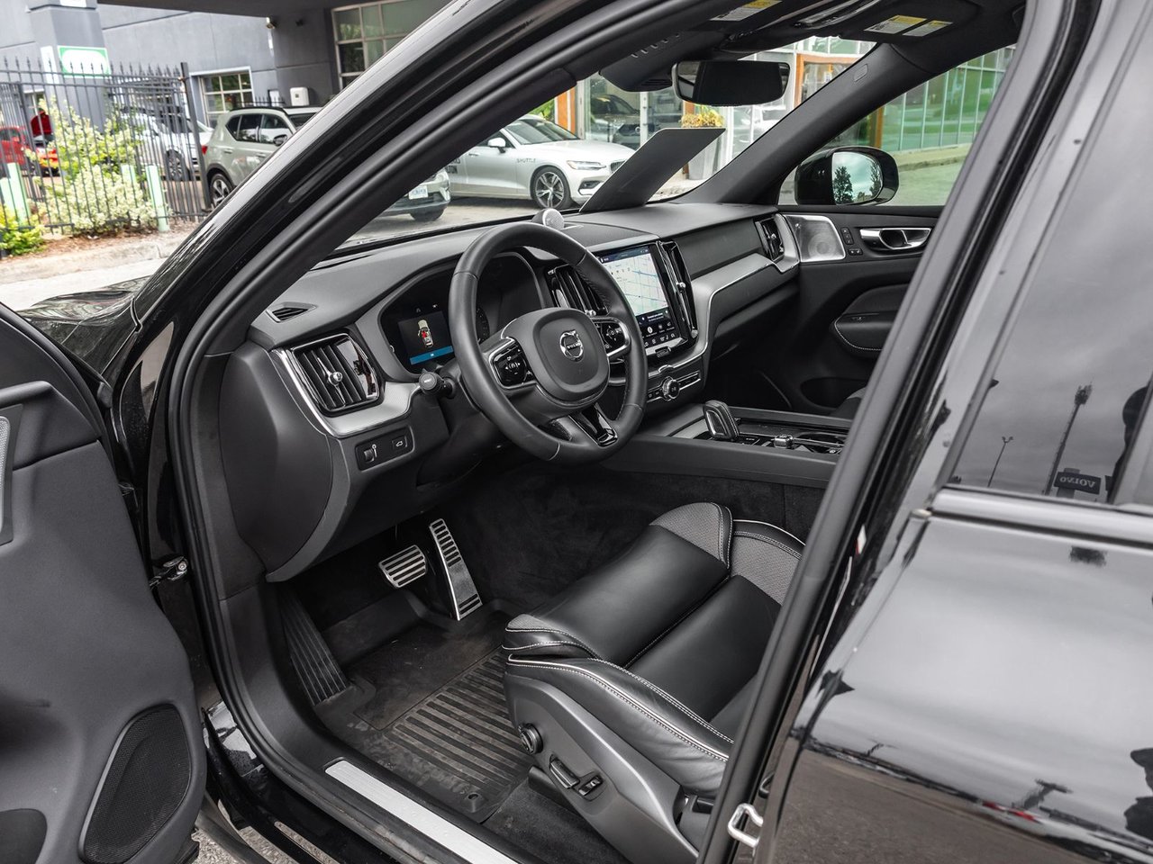 2022 Volvo XC60 R-Design-10