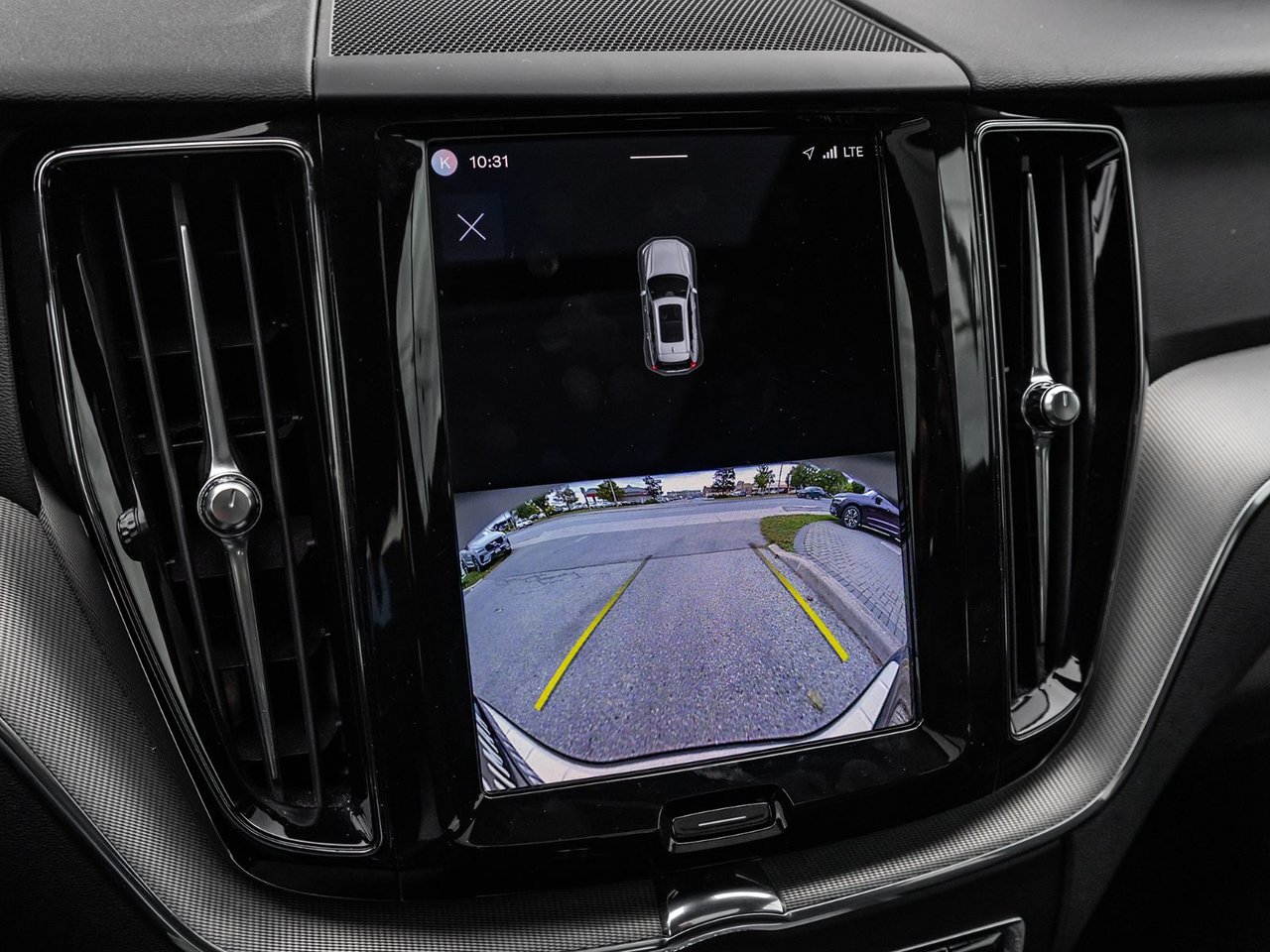 2022 Volvo XC60 R-Design-16