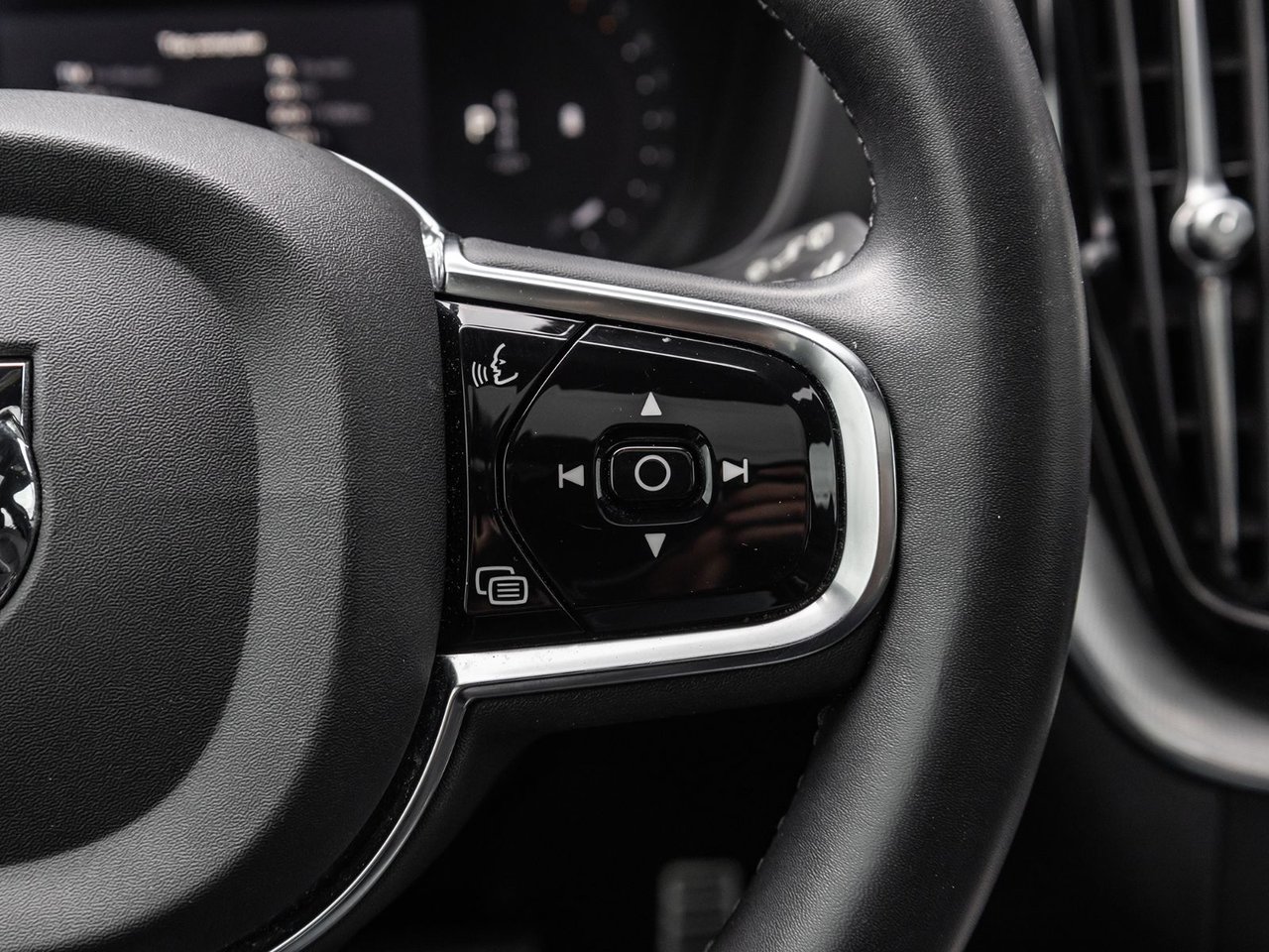 2022 Volvo XC60 R-Design-13