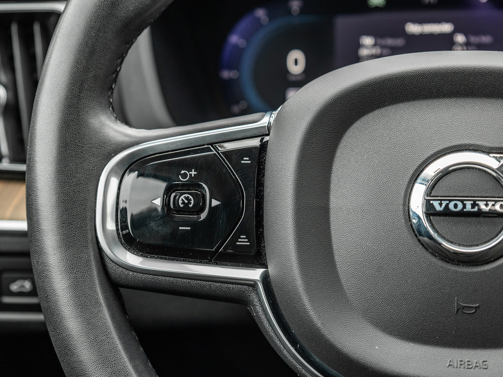 2023 Volvo XC60 Plus Dark Theme-8