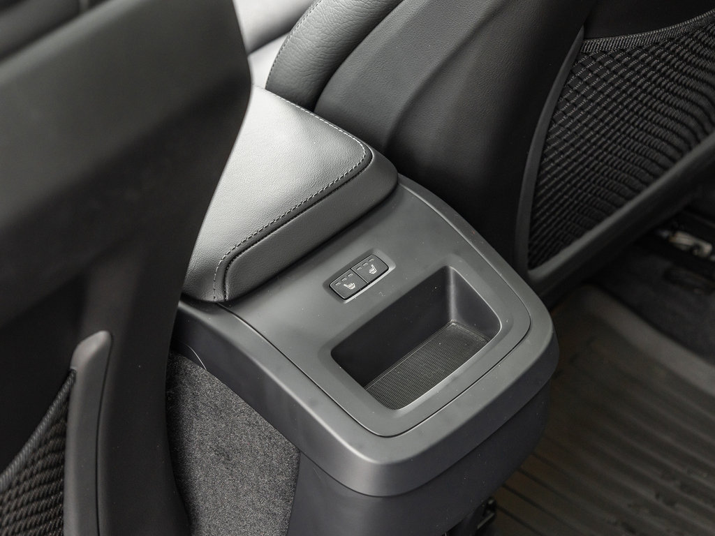 2023 Volvo XC60 Plus Dark Theme-24