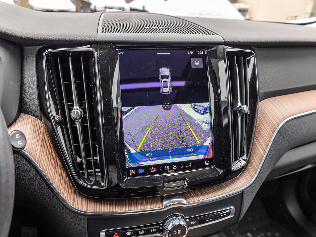 2023 Volvo XC60 Plus Dark Theme-12