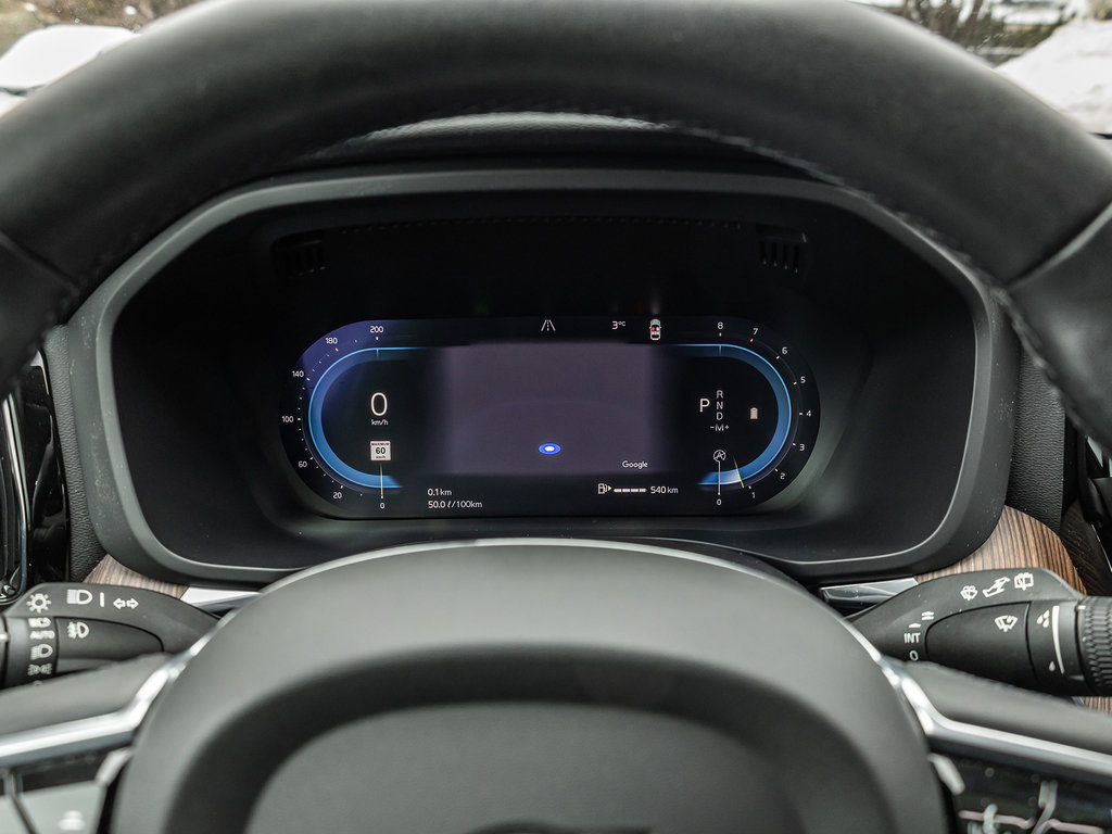 2023 Volvo XC60 Plus Dark Theme-10