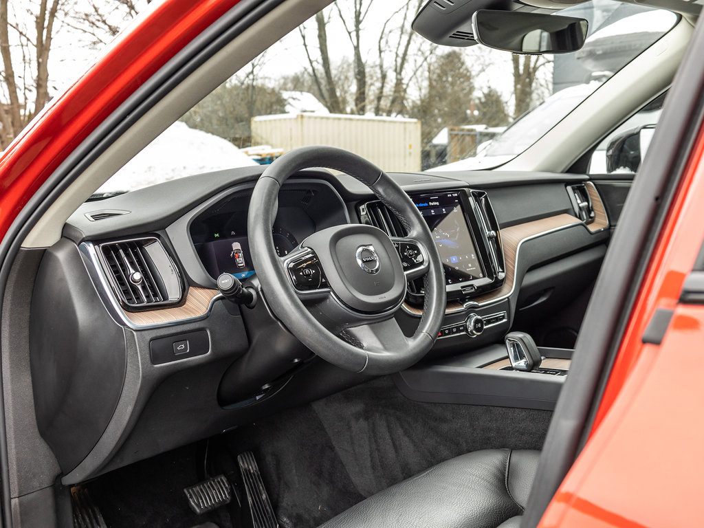 2023 Volvo XC60 Plus Dark Theme-6
