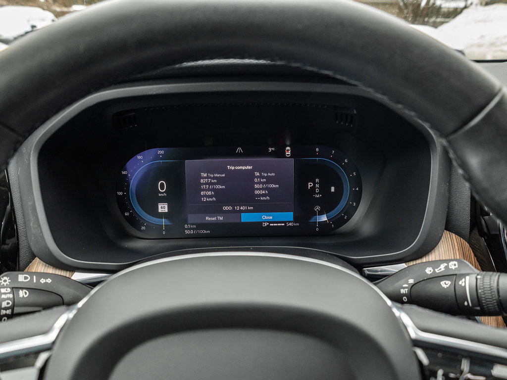 2023 Volvo XC60 Plus Dark Theme-9