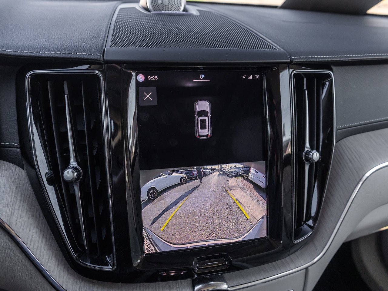 2023 Volvo XC60 Ultimate Bright Theme-15