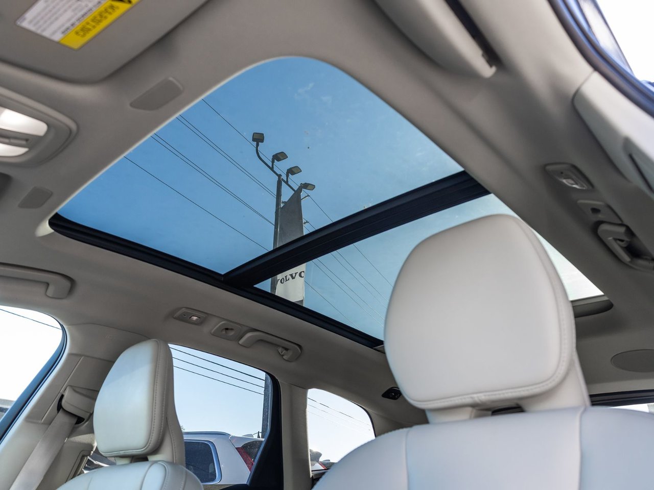 2023 Volvo XC60 Ultimate Bright Theme-25