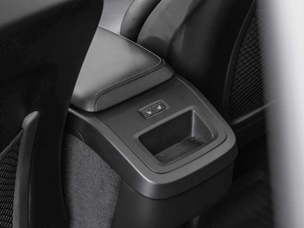 2023 Volvo XC60 Core-22