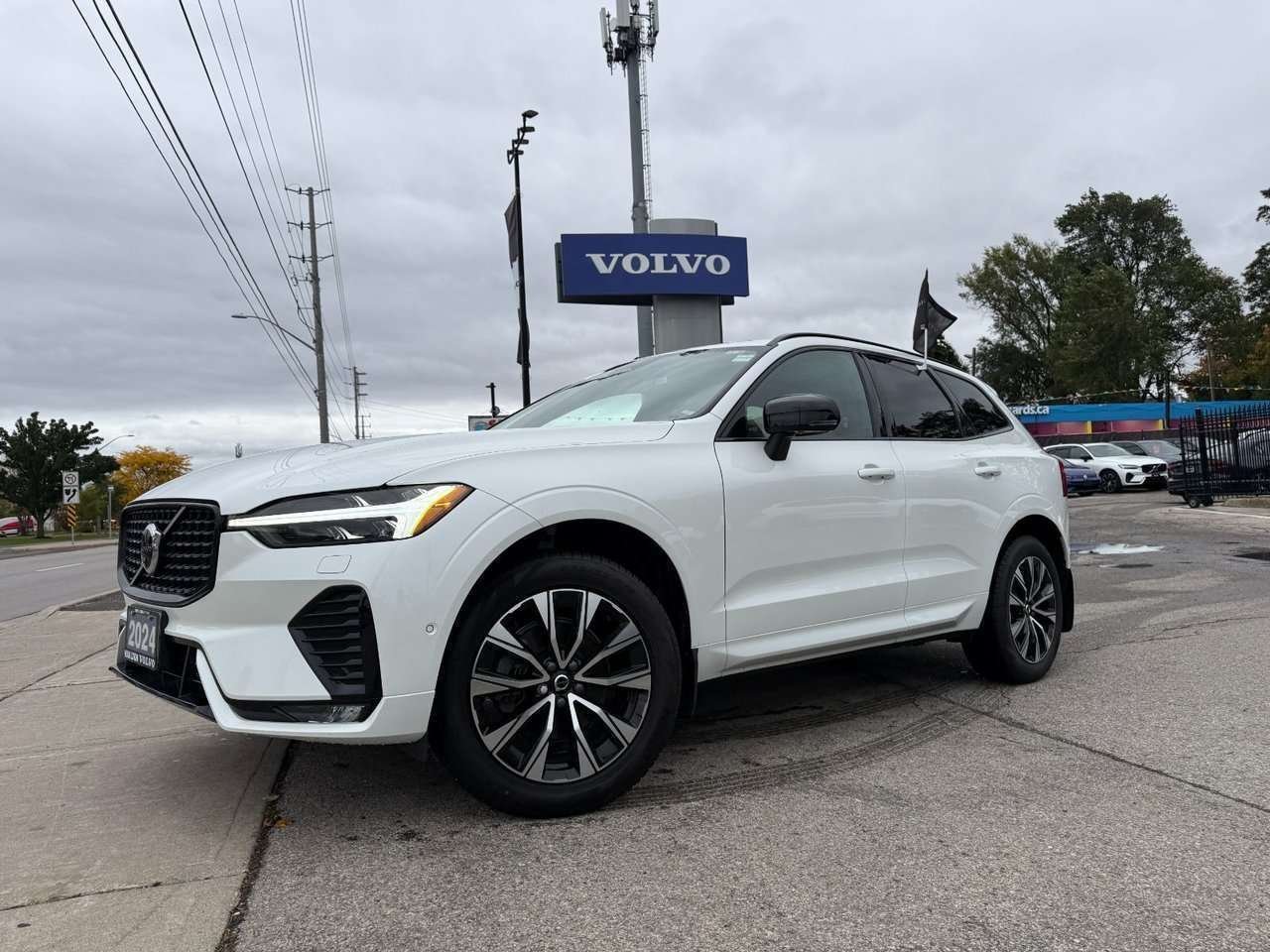 2024 Volvo XC60 Plus Dark Theme-2