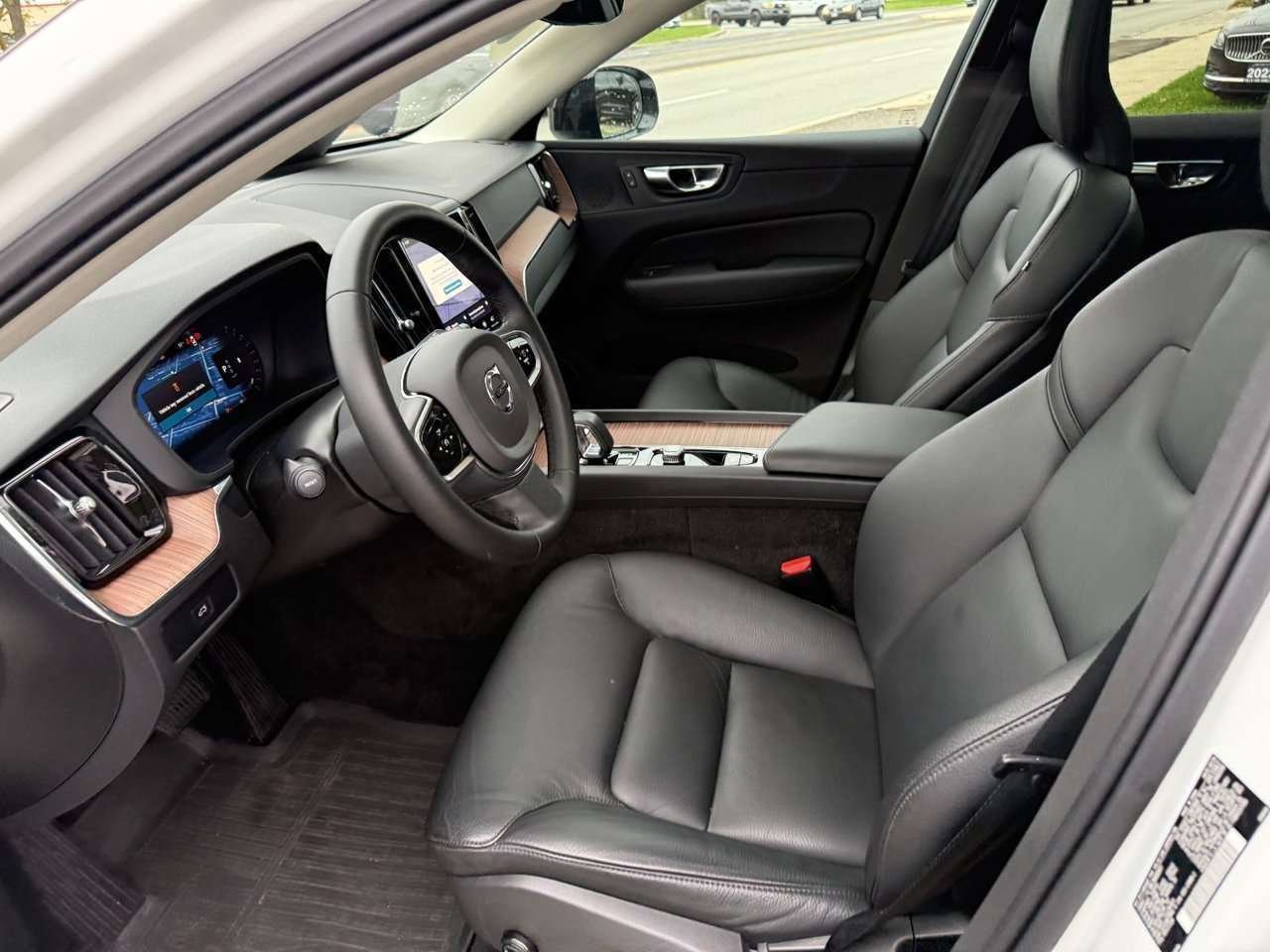 2024 Volvo XC60 Plus Dark Theme-28