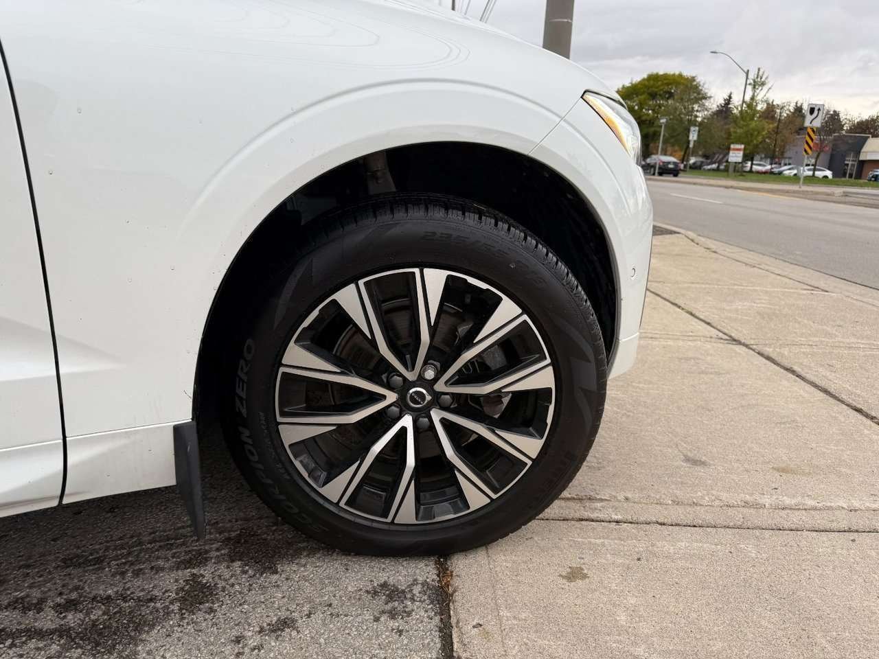2024 Volvo XC60 Plus Dark Theme-24