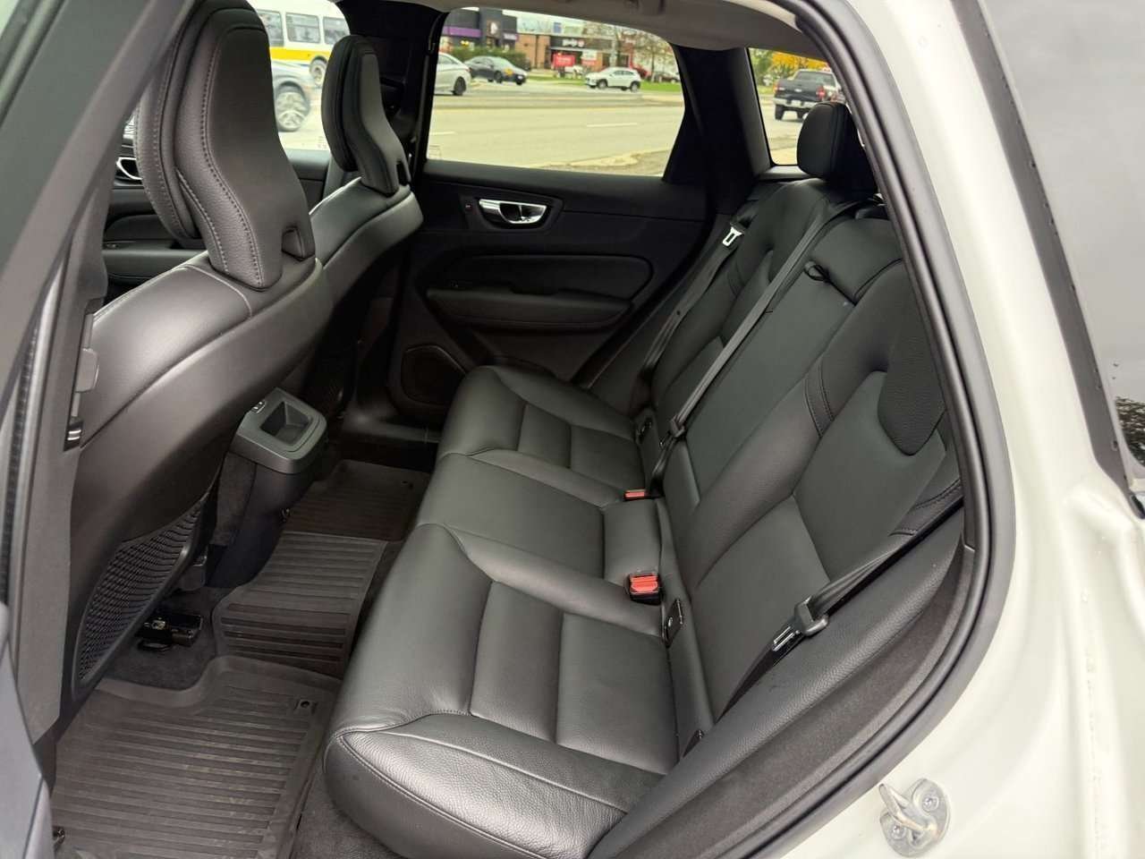 2024 Volvo XC60 Plus Dark Theme-15