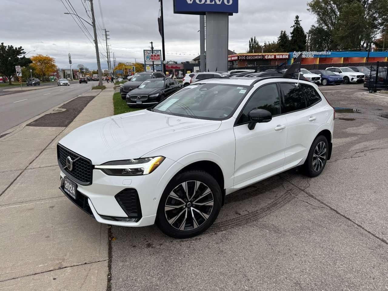 2024 Volvo XC60 Plus Dark Theme-3