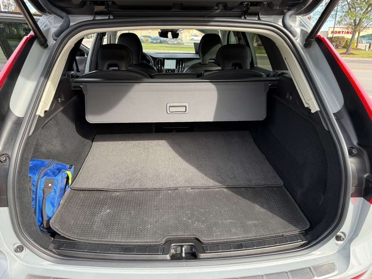 2024 Volvo XC60 Core Dark Theme-16