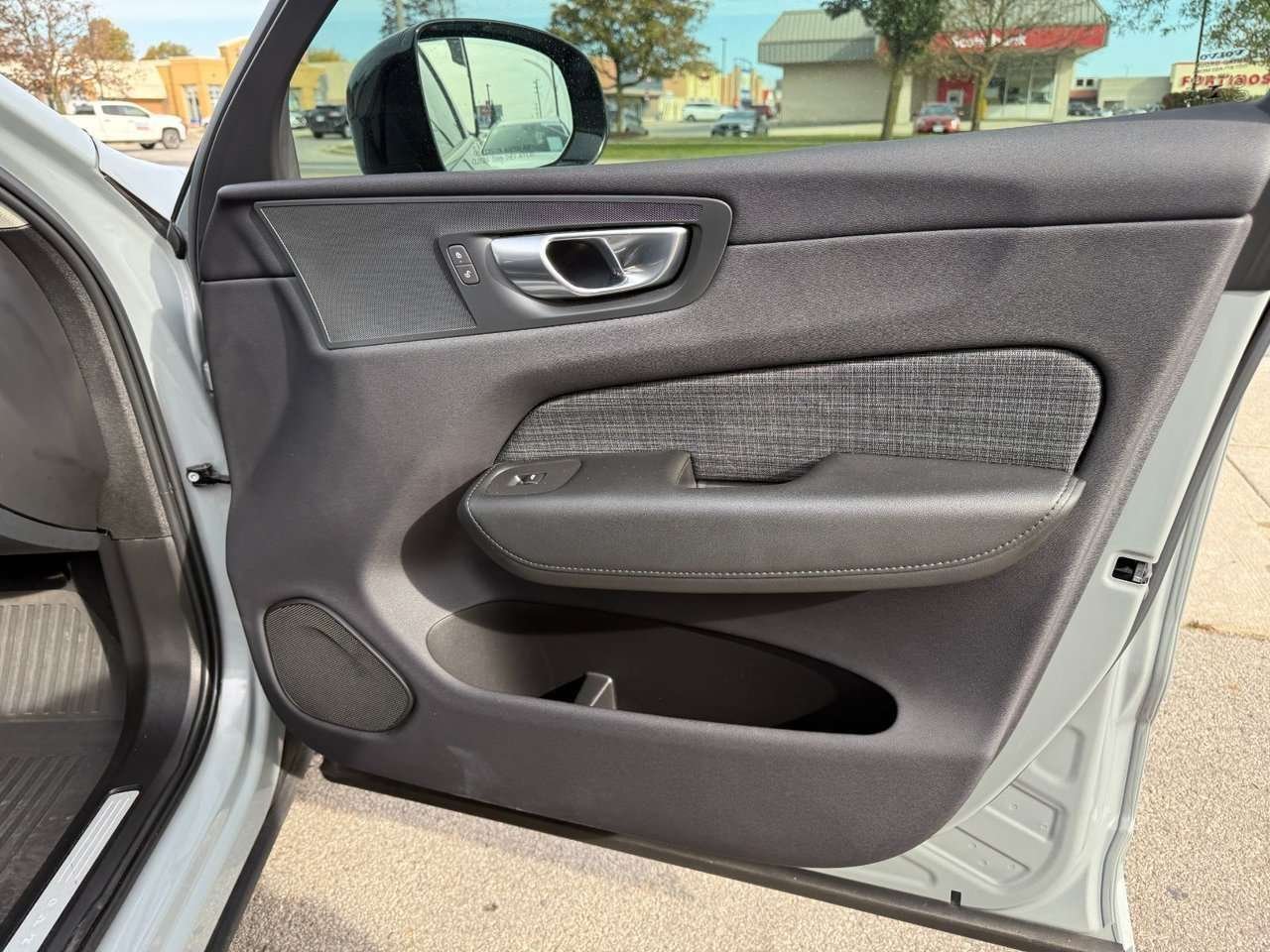2024 Volvo XC60 Core Dark Theme-20