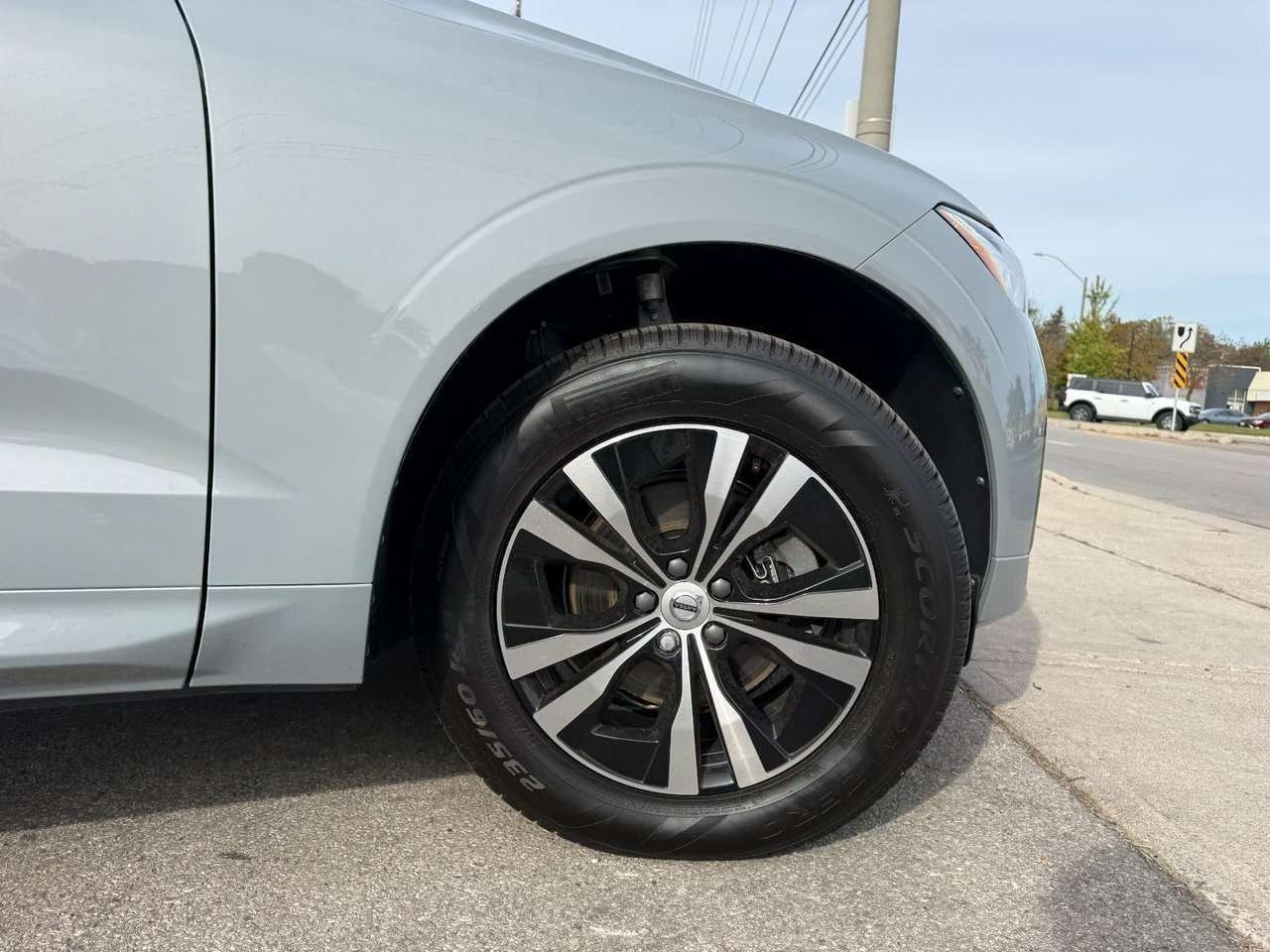 2024 Volvo XC60 Core Dark Theme-25