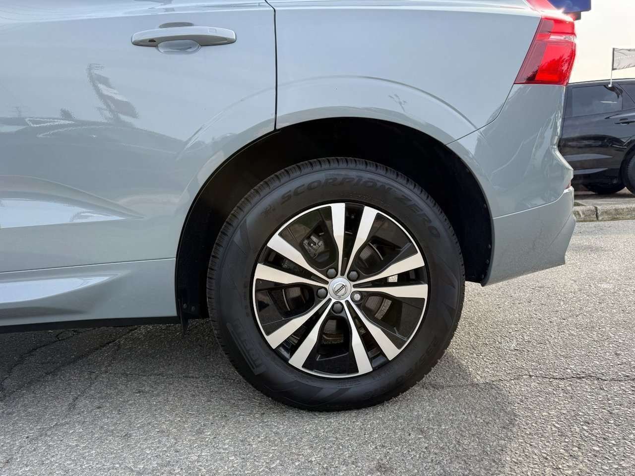 2024 Volvo XC60 Core Dark Theme-27