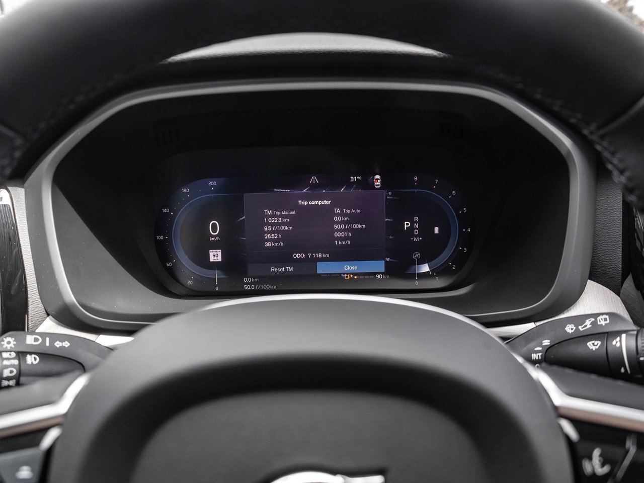 2025 Volvo XC60 Plus Dark Theme-12