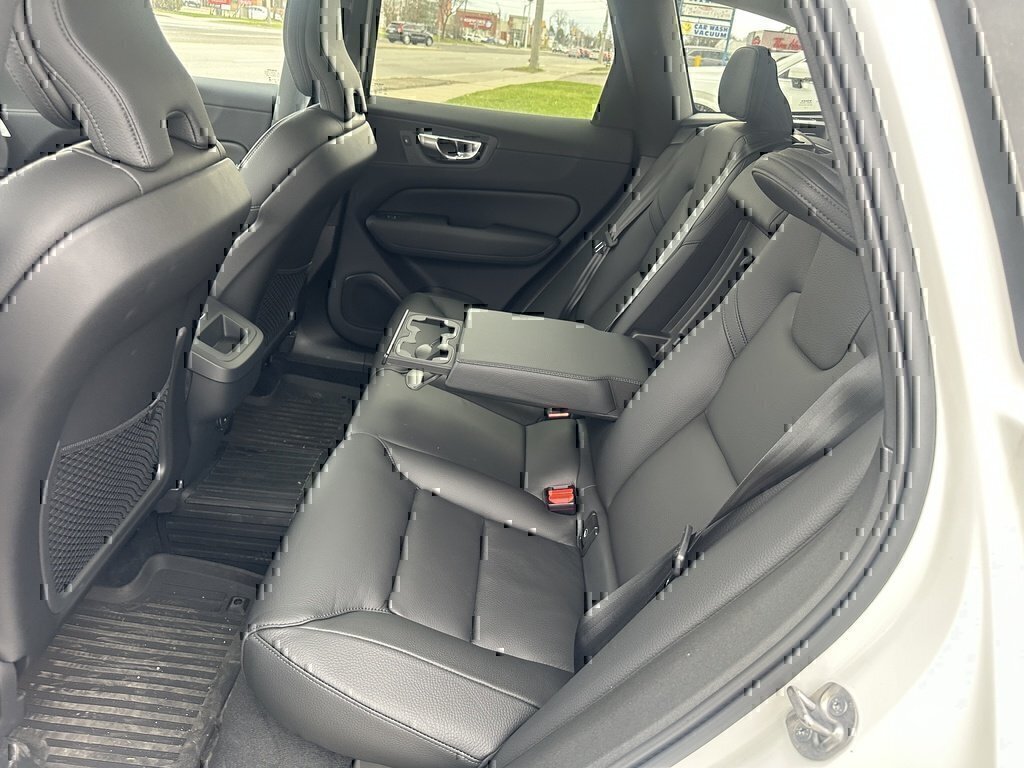 2025 Volvo XC60 Plus Dark Theme-12