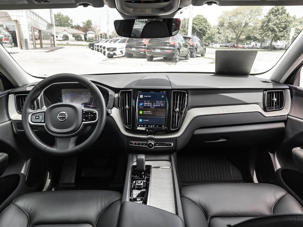 2025 Volvo XC60 Plus Dark Theme-27