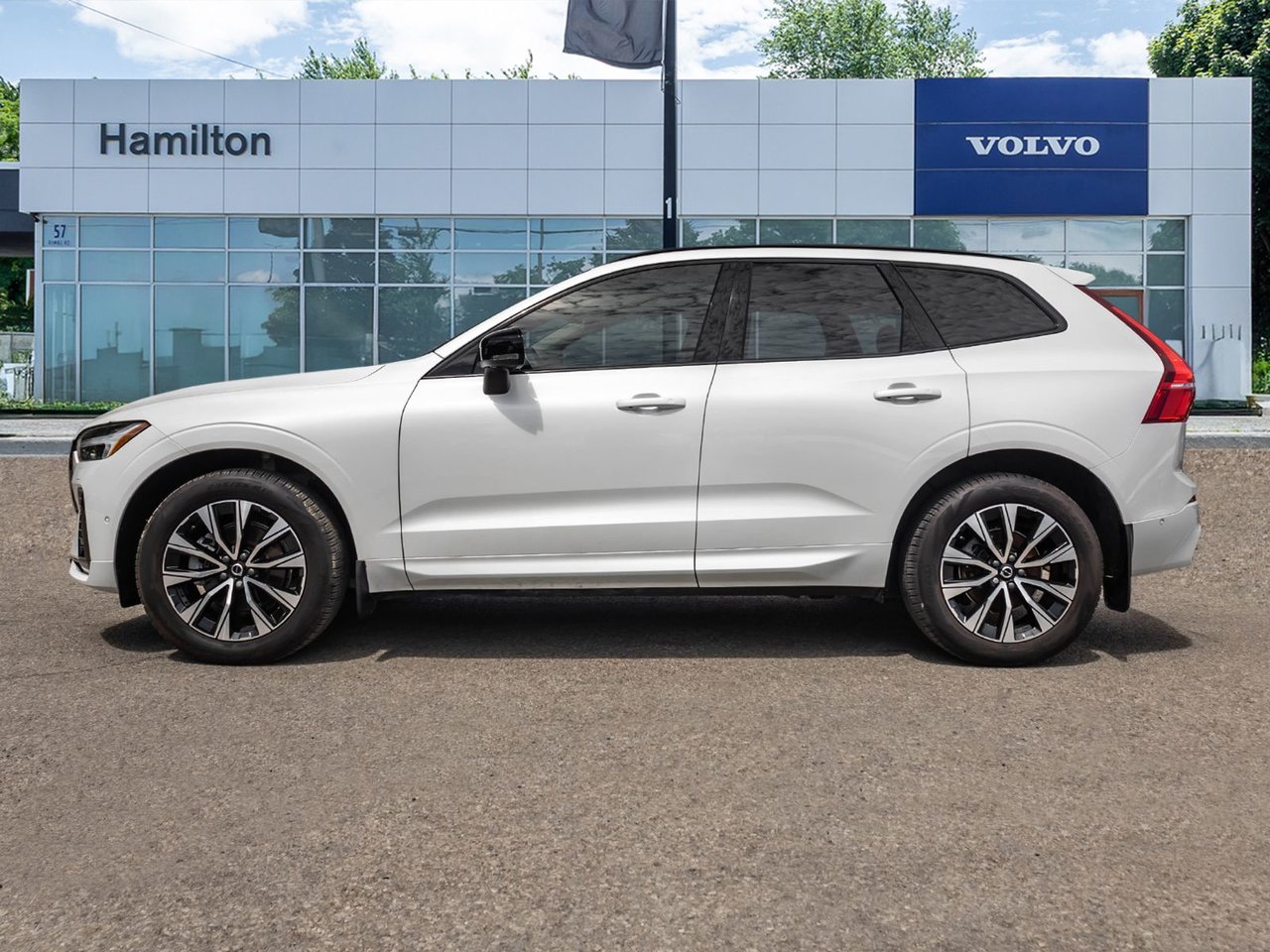 2025 Volvo XC60 Plus Dark Theme-2