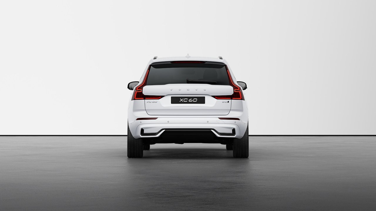 2025 Volvo XC60 Plus Dark Theme-3