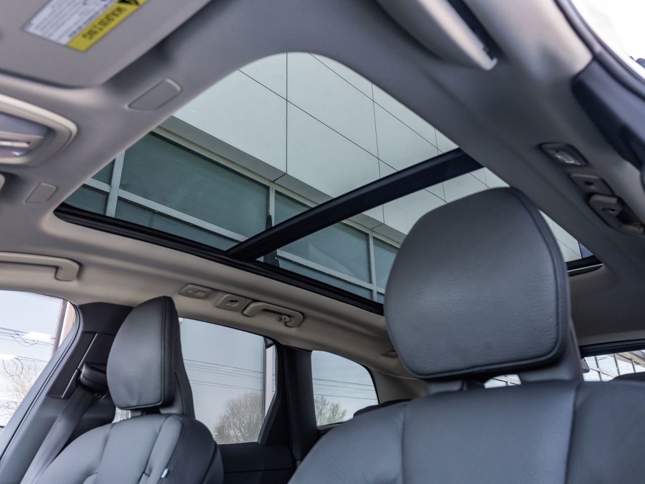 2025 Volvo XC60 Plus Dark Theme-23