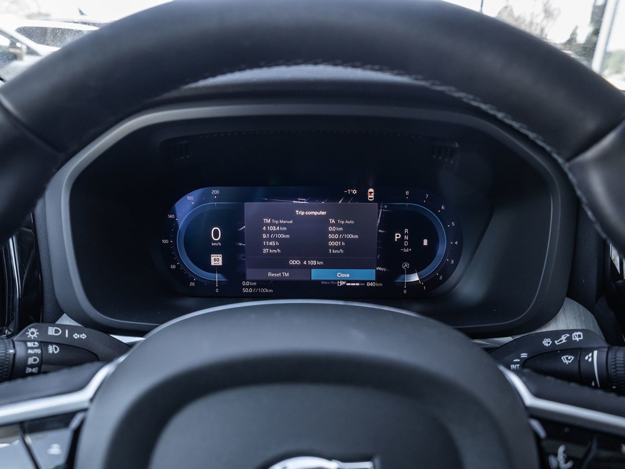 2025 Volvo XC60 Plus Dark Theme-12