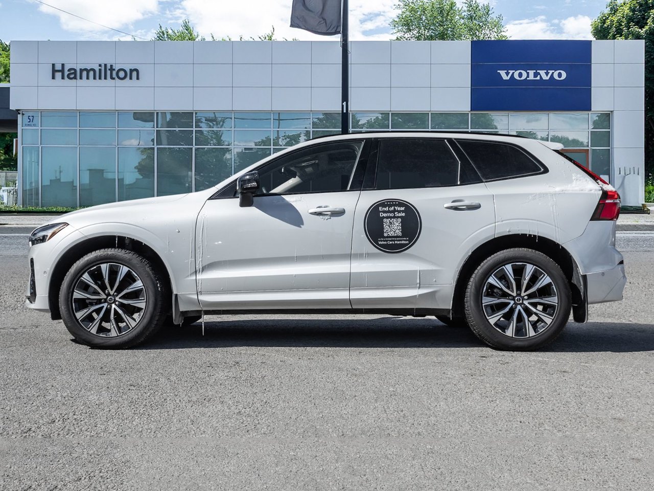 2025 Volvo XC60 Plus Dark Theme-2