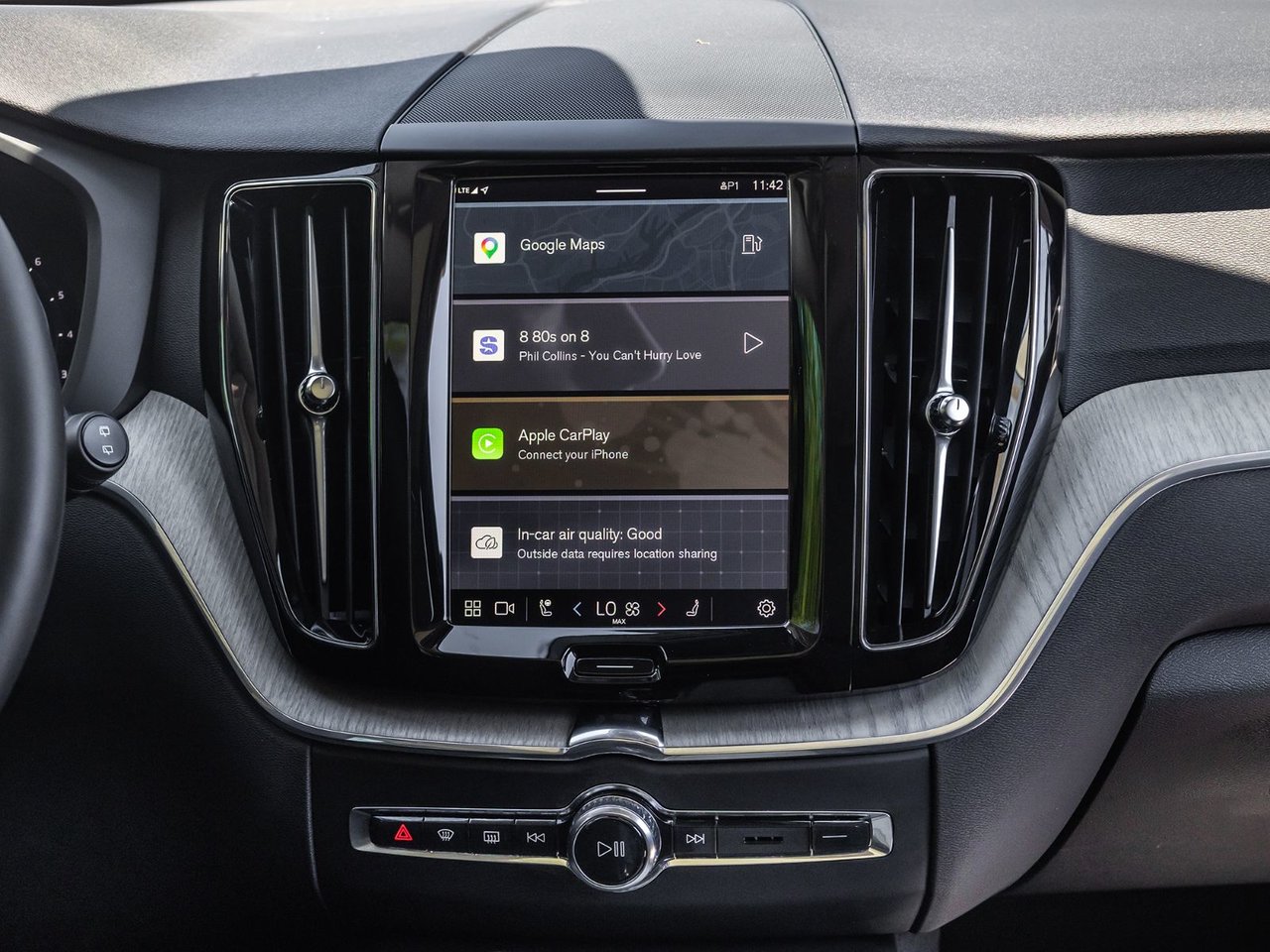 2025 Volvo XC60 Plus Dark Theme-29