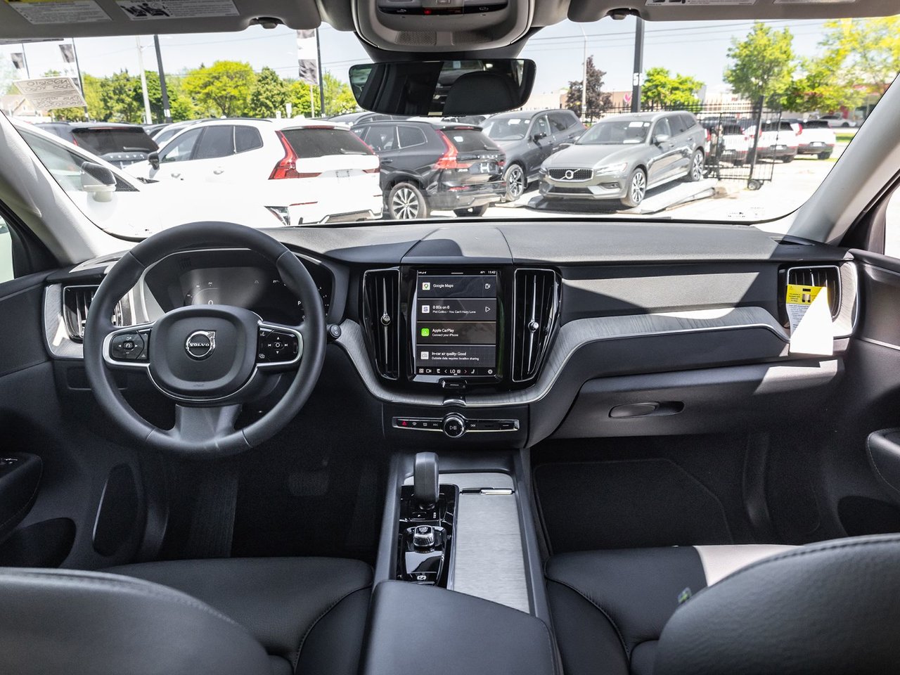 2025 Volvo XC60 Plus Dark Theme-28