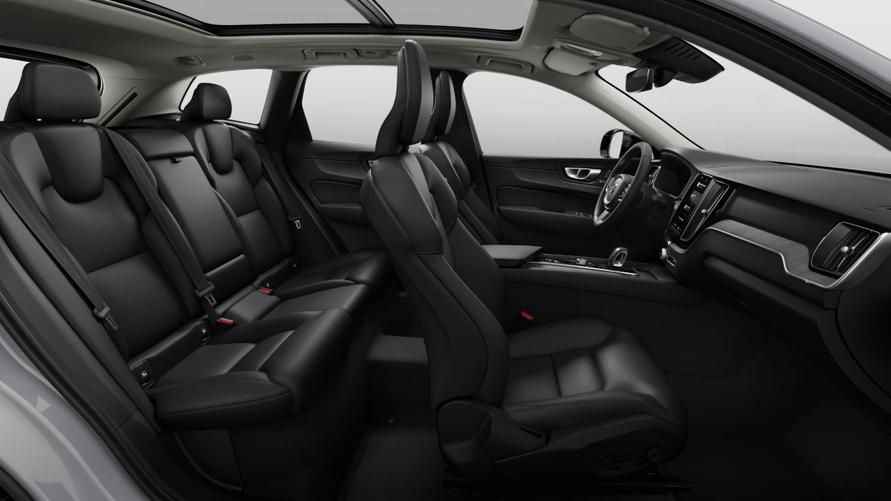 2025 Volvo XC60 Plus Dark Theme-10