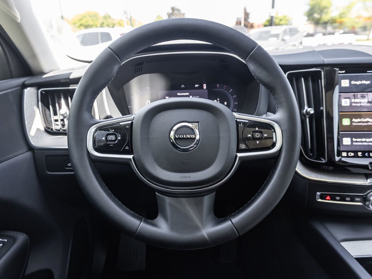 2025 Volvo XC60 Plus Dark Theme-9