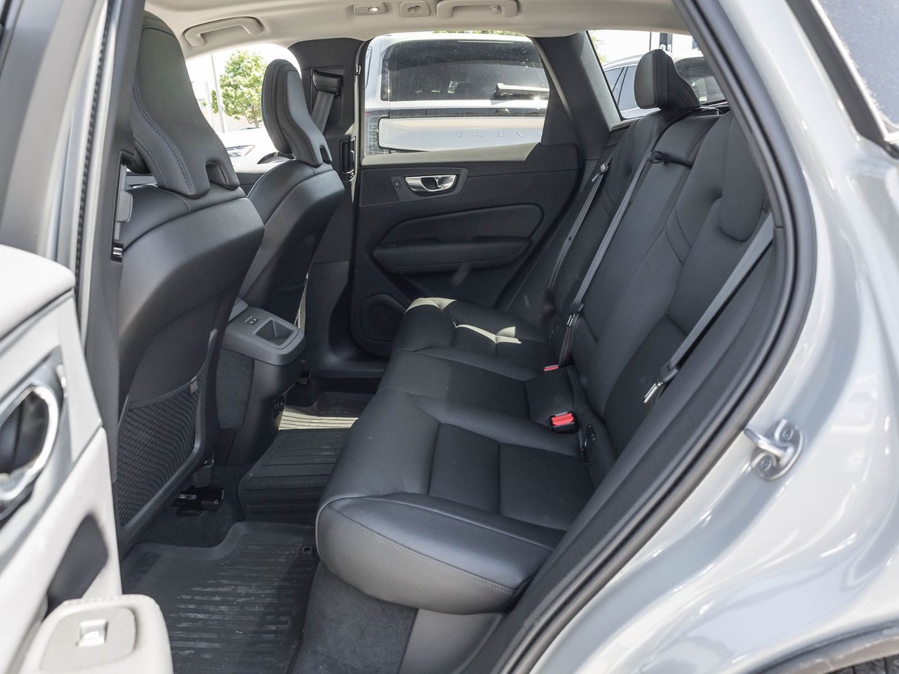 2025 Volvo XC60 Plus Dark Theme-27