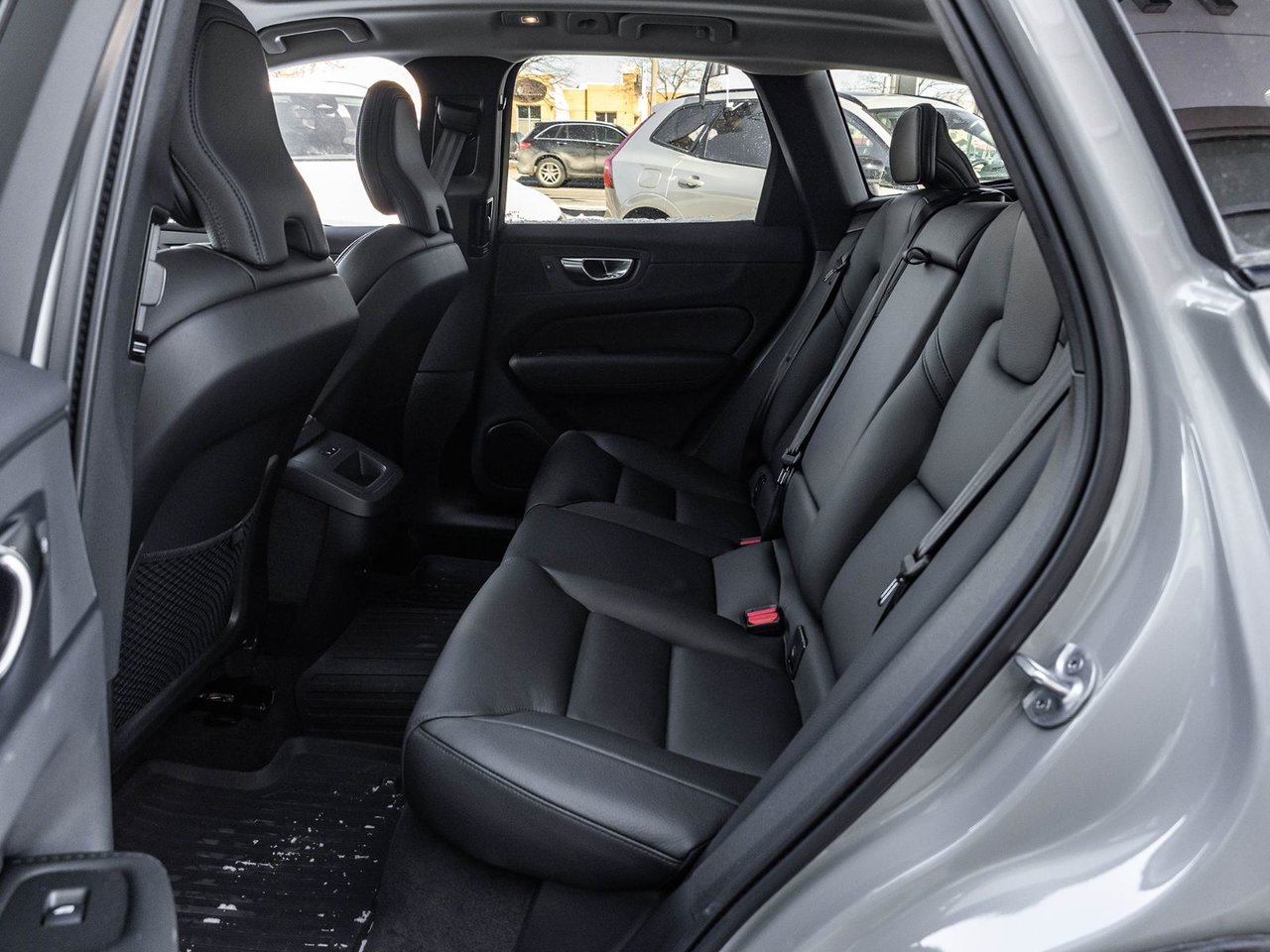 2025 Volvo XC60 Plus Dark Theme-27