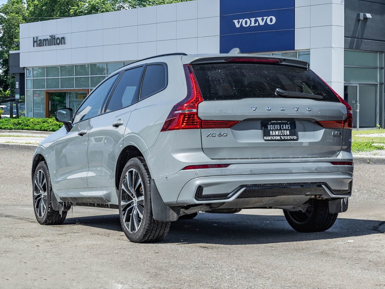 2025 Volvo XC60 Plus Dark Theme-4