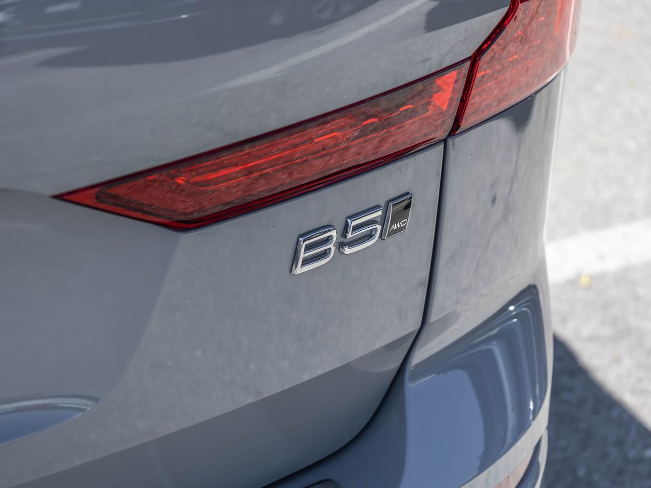 2025 Volvo XC60 Plus Dark Theme-7