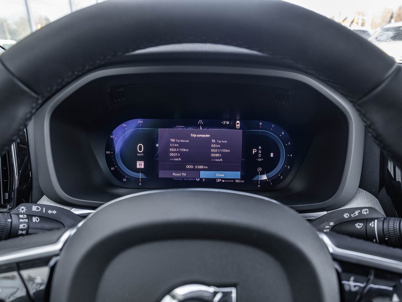 2025 Volvo XC60 Plus Dark Theme-12