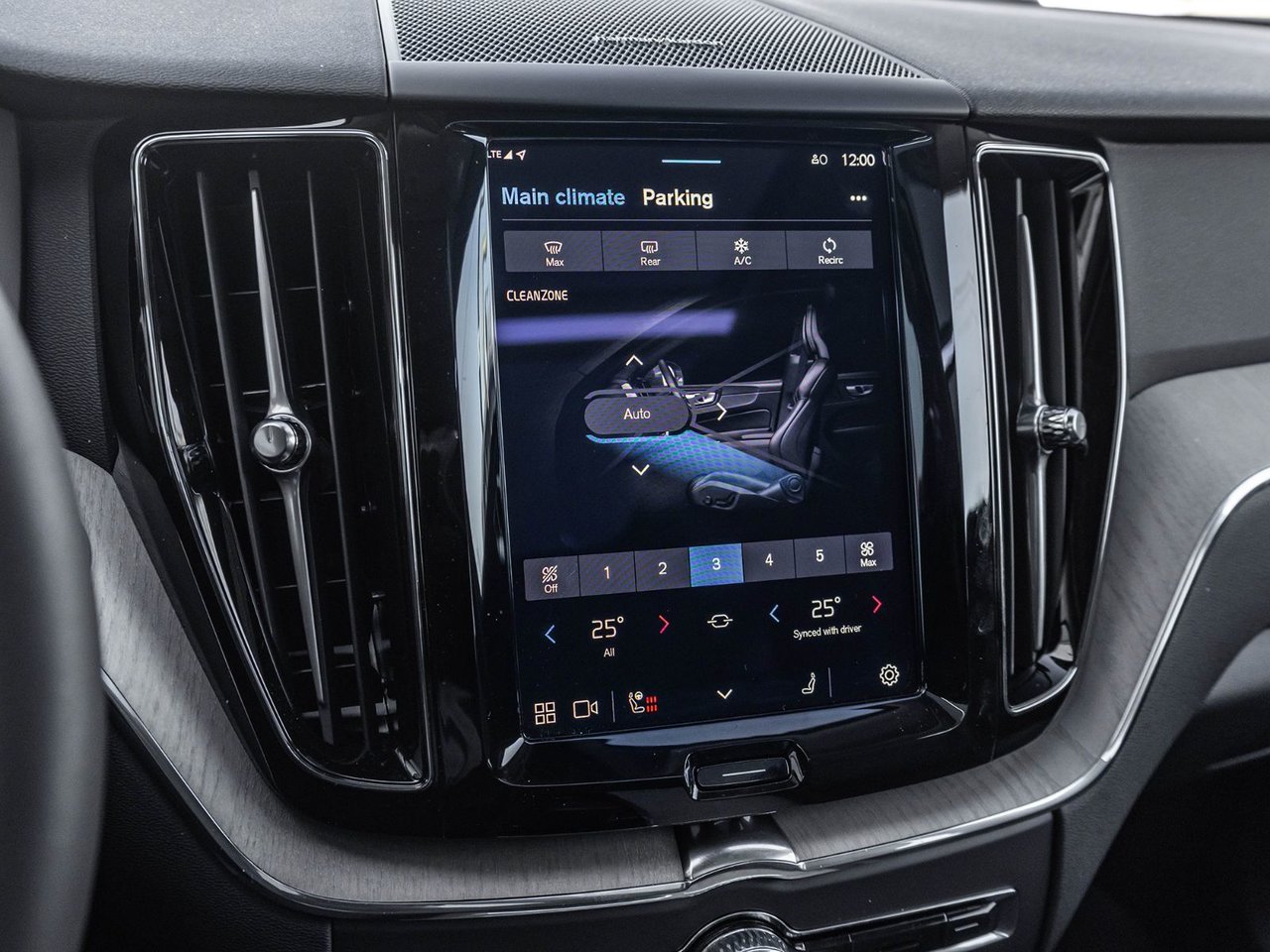 2025 Volvo XC60 Plus Dark Theme-22