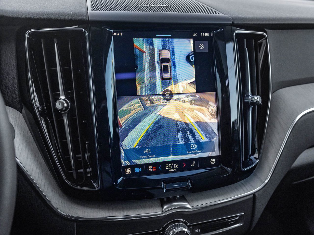 2025 Volvo XC60 Plus Dark Theme-14