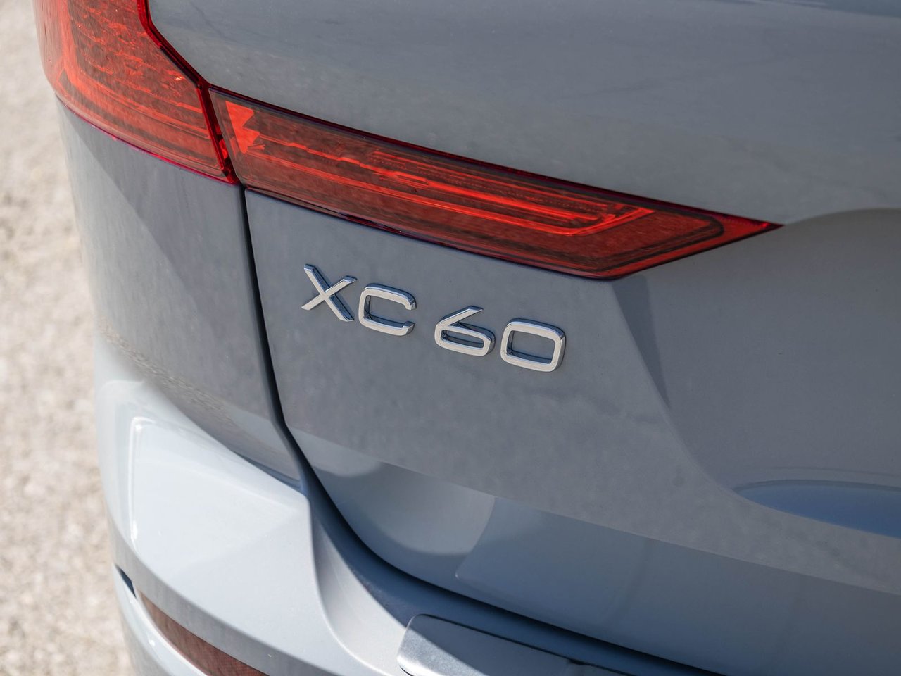 2025 Volvo XC60 Plus Dark Theme-6
