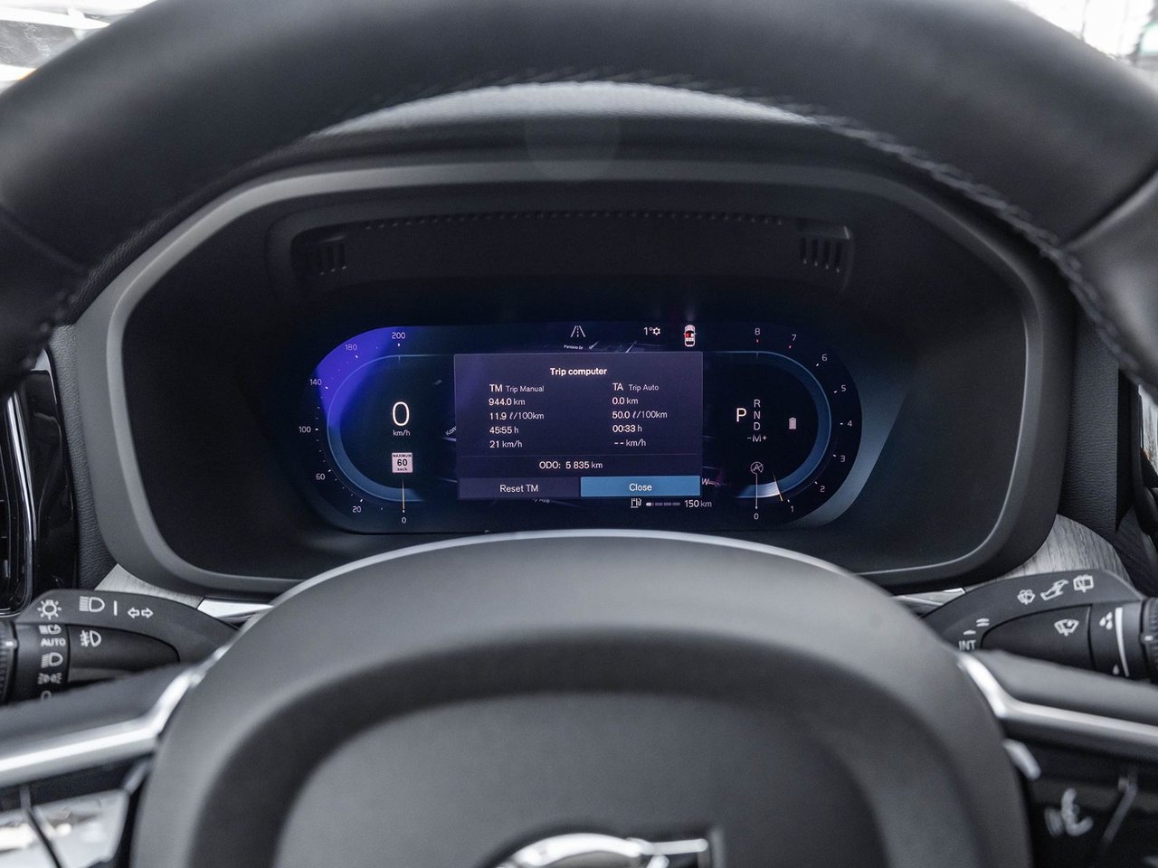 2025 Volvo XC60 Plus Dark Theme-12