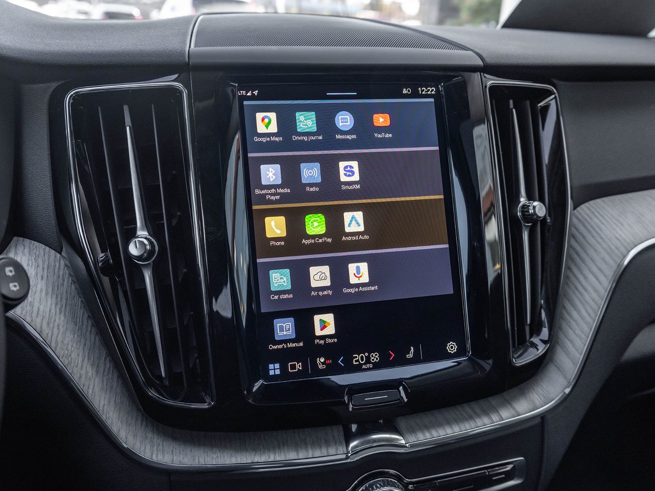 2025 Volvo XC60 Plus Dark Theme-19