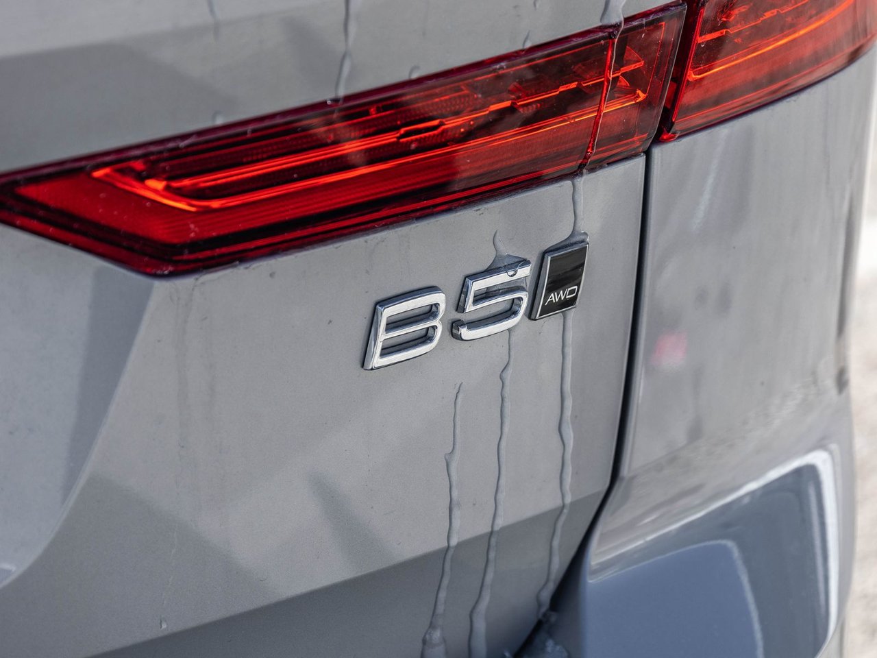 2025 Volvo XC60 Plus Dark Theme-7