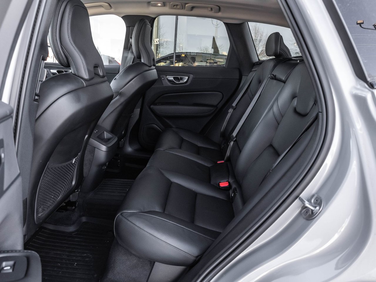 2025 Volvo XC60 Plus Dark Theme-24