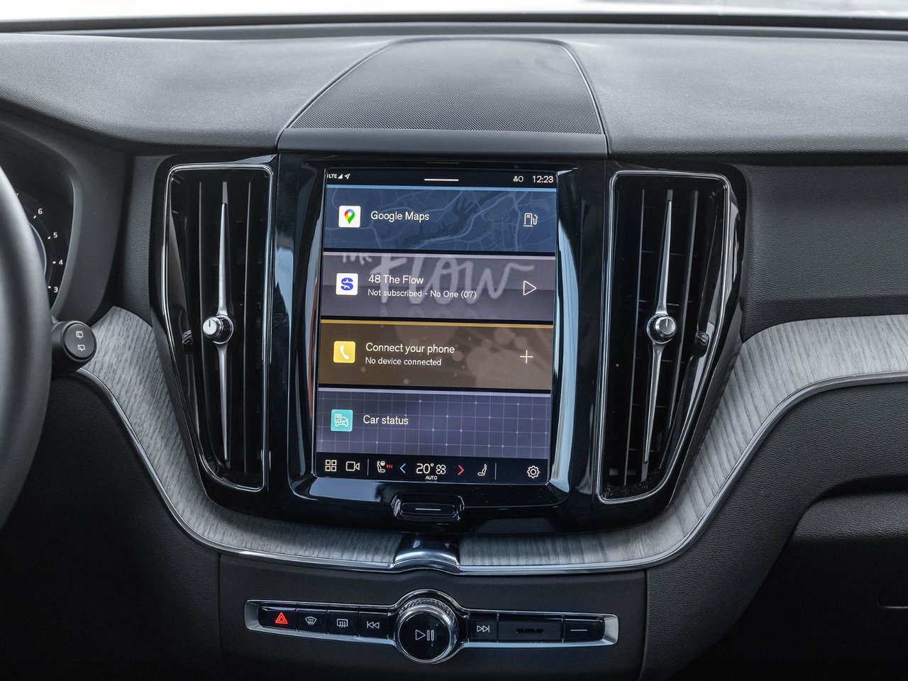 2025 Volvo XC60 Plus Dark Theme-27