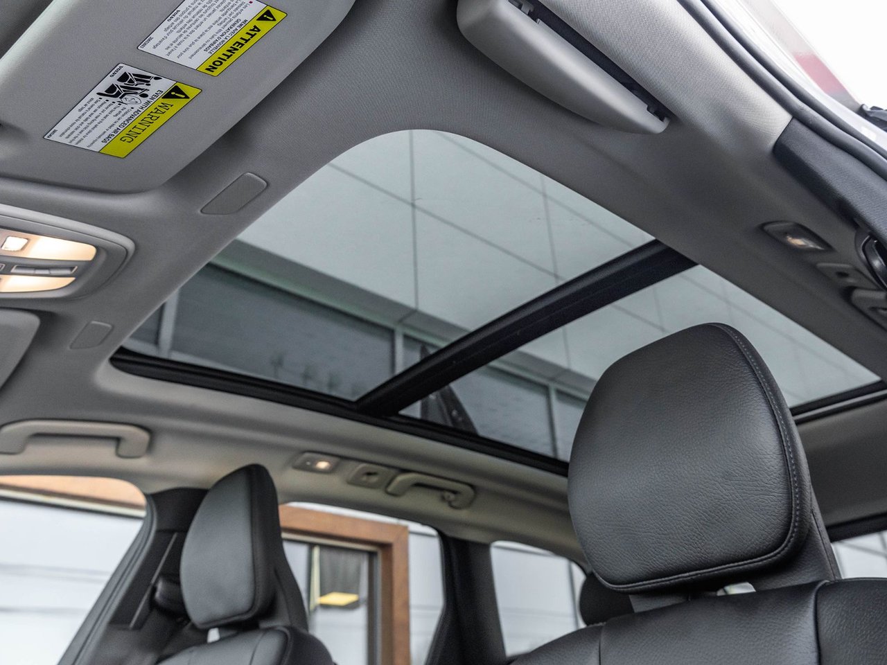 2025 Volvo XC60 Plus Dark Theme-22